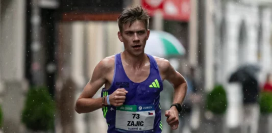 28:19 ve Valencii: Martin Zajíc a česká desítka, která konečně dýchá světovým tempem