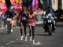 Historický světový rekord 1:59:30 Sabastiana Saweho na London Marathonu 2026